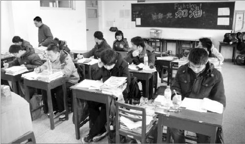 ����������߿�������ǰ����ѧ ��ʣ12�˸߿� 