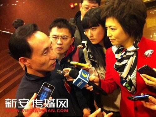 政协委员巩汉林呼吁公务员考试增加卷面分数