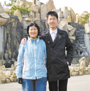 �к�12�����չ˻���ĸ��10�������ϴ�ѧ��ͼ��