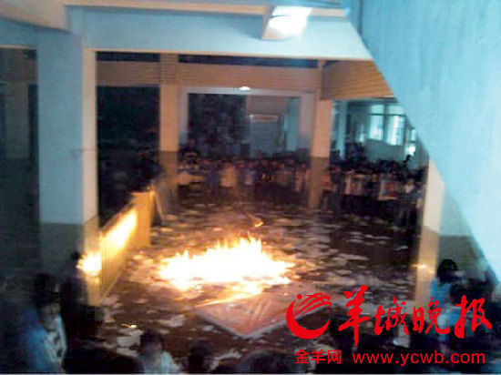 ������ɽһ��ѧ���ڽ�ѧ¥���飬�����շѷ��ࡣ��ͼƬ��Դ�����������