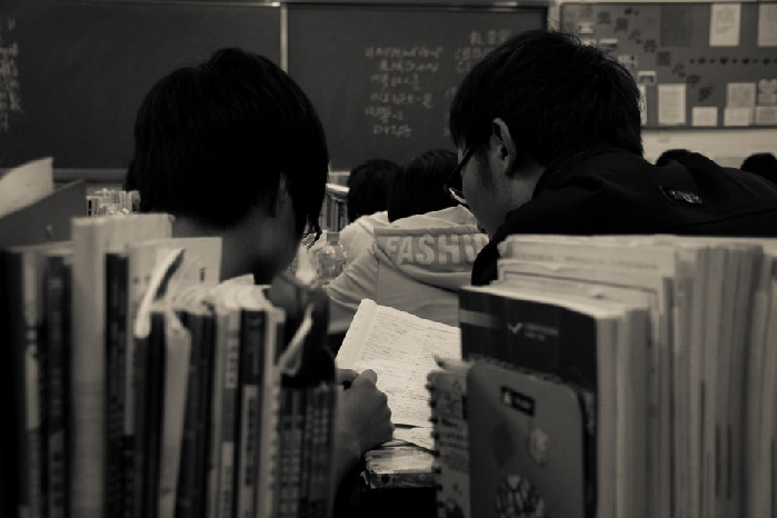 ����ɽ��·��Ϊ���������ظ߿�ѧ������̡���̬