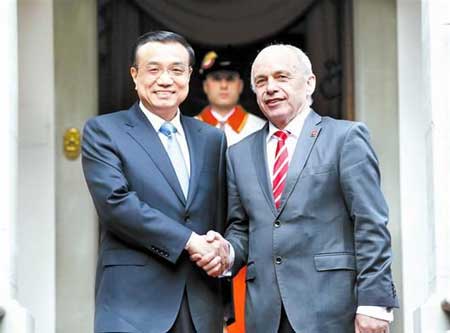 李克强瑞媒发表署名文章:为什么选择瑞士