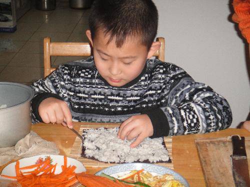 多彩寒假之——学做寿司作文