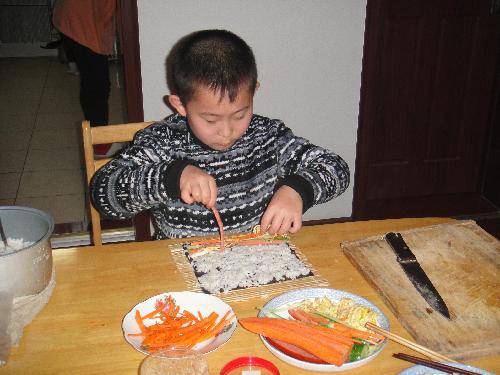 多彩寒假之——学做寿司作文