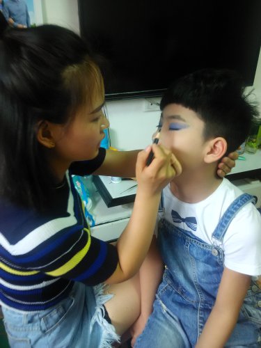 快乐阳光伴我成长作文