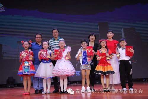 快乐阳光伴我成长作文