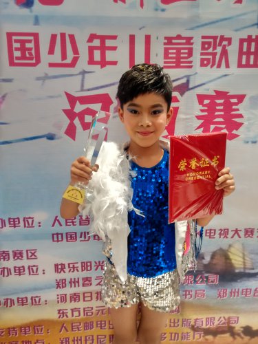 快乐阳光伴我成长作文