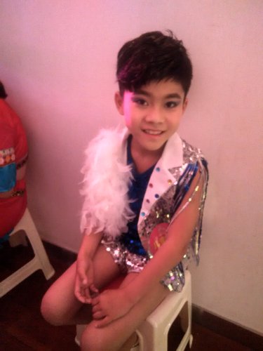 快乐阳光伴我成长作文