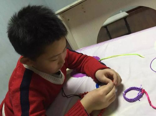 “三八节”——编爱心手链送妈妈作文