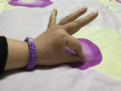 “三八节”——编爱心手链送妈妈作文