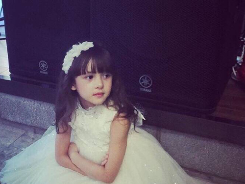 以行为取名,如“执”字取名