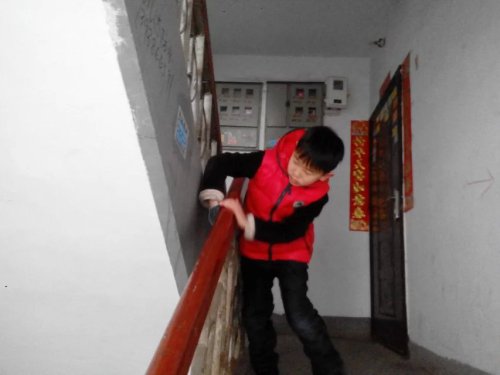 【书香伴我行】扫楼梯作文