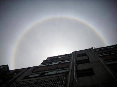 漂亮而罕见的日晕作文