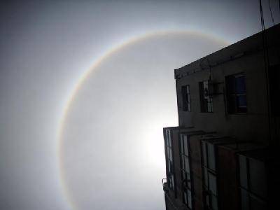 漂亮而罕见的日晕作文