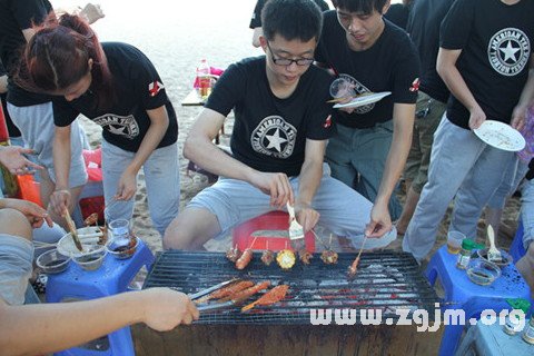 梦见在烤肉上涂油是什么意思