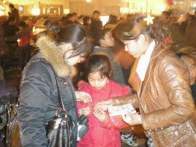 天文望远镜里五十二年一遇的最圆元宵月(配照片,视频待传)作文