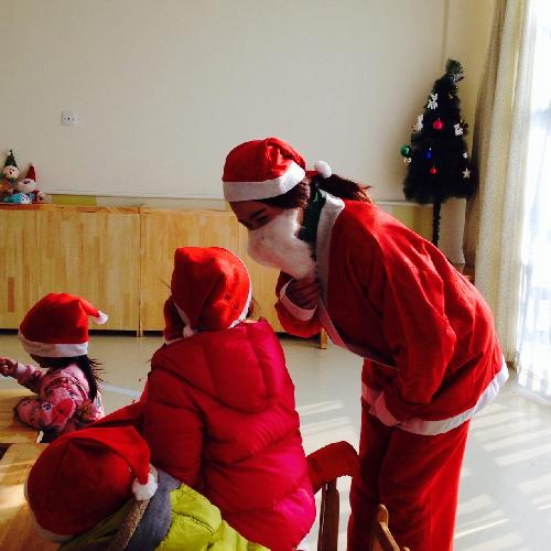 圣诞节:孩子们最欢乐的第二个“儿童节”作文