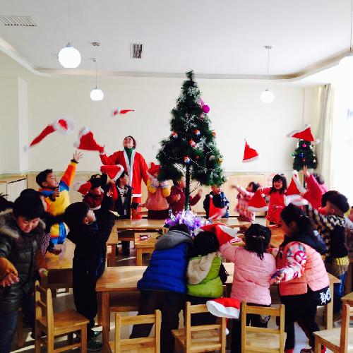 圣诞节:孩子们最欢乐的第二个“儿童节”作文