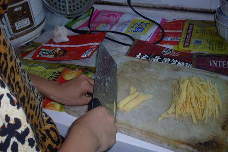 暑假趣味生活体验——学炒土豆丝作文