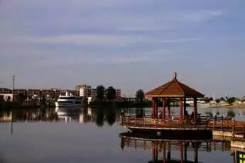 家乡的牧野湖作文