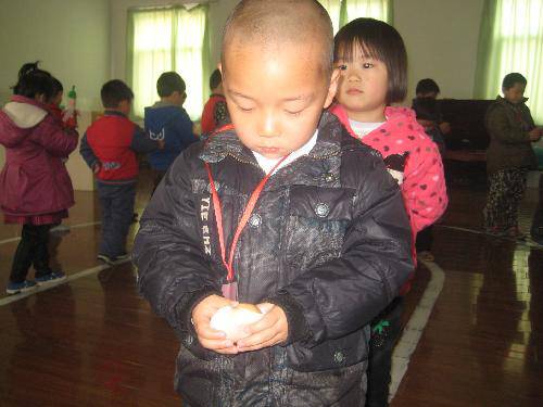 照顾蛋宝宝(一)作文