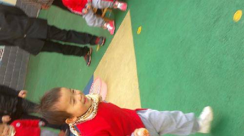 大手牵小手,健康来成长——阳光体育节活动剪影 作文