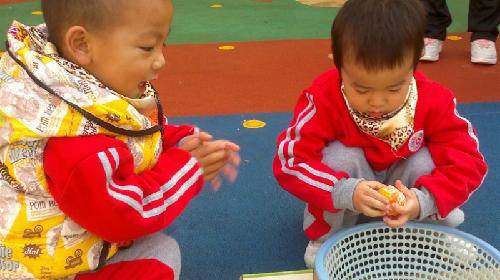 大手牵小手,健康来成长——阳光体育节活动剪影 作文