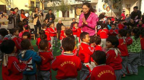 大手牵小手,健康来成长——阳光体育节活动剪影 作文