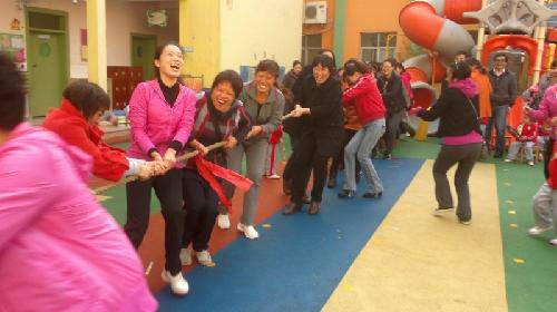 大手牵小手,健康来成长——阳光体育节活动剪影 作文