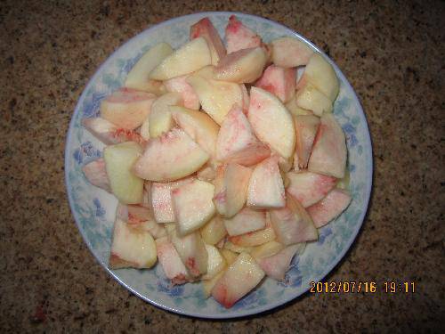 舌尖上的夏天(三)——自制黄桃罐头作文