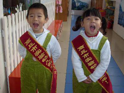 晾晾我班的“礼仪小标兵”(~附图~)作文