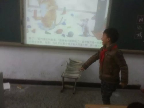 美丽的教室,精彩的故事(妈咪在线)作文