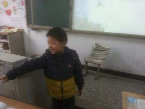 美丽的教室,精彩的故事(妈咪在线)作文