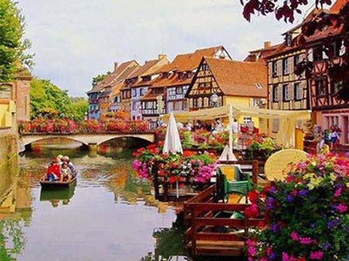 以美德取名,如“廉”字取名