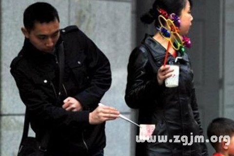 梦见别人偷我的钱是什么意思