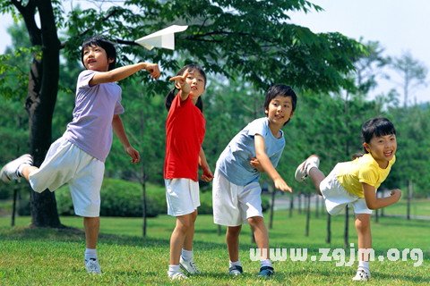 梦见与朋友玩笑嬉戏是什么意思