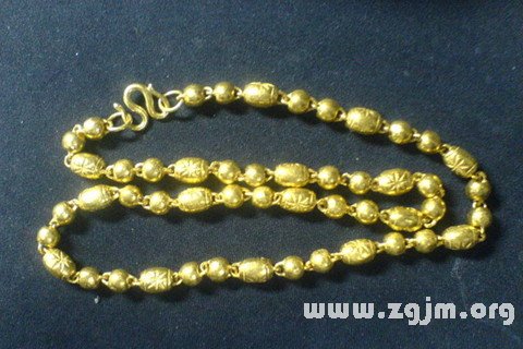 梦见捡到黄金首饰是什么意思