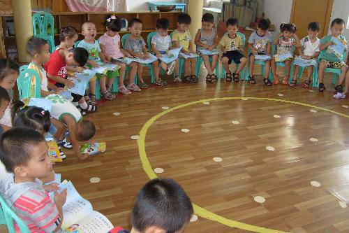 幼儿园里真快乐!作文