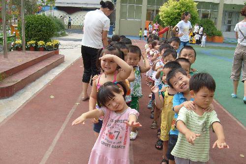 幼儿园里真快乐!作文