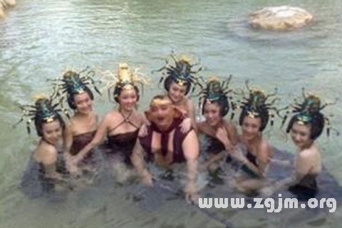 梦见仇人洗澡是什么意思