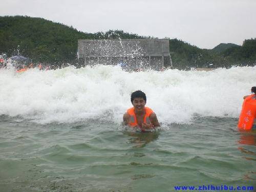 好玩的森海湾水上乐园作文