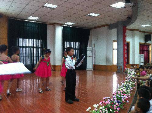 庆六一,当主持作文