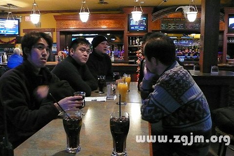 梦见在高级餐厅中吃饭是什么意思