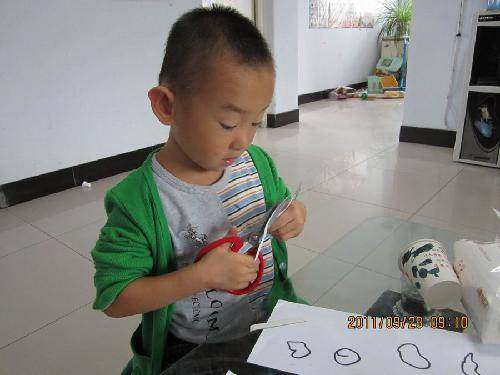 废弃纸杯手工秀:奶牛风铃 作文