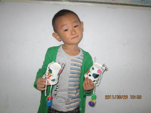 废弃纸杯手工秀:奶牛风铃 作文