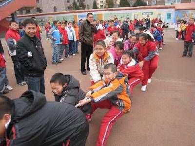 西北风吹不去我们心中的热情——快乐拔河赛作文