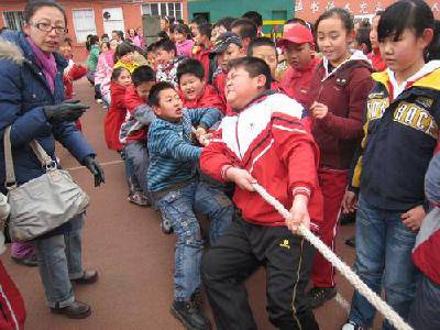 西北风吹不去我们心中的热情——快乐拔河赛作文