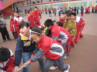 西北风吹不去我们心中的热情——快乐拔河赛作文