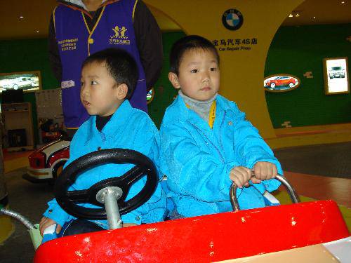 小小冒险家的日志---郑州大未来儿童城的快乐时光作文