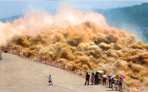 柳成荫十六字令——游小浪底作文